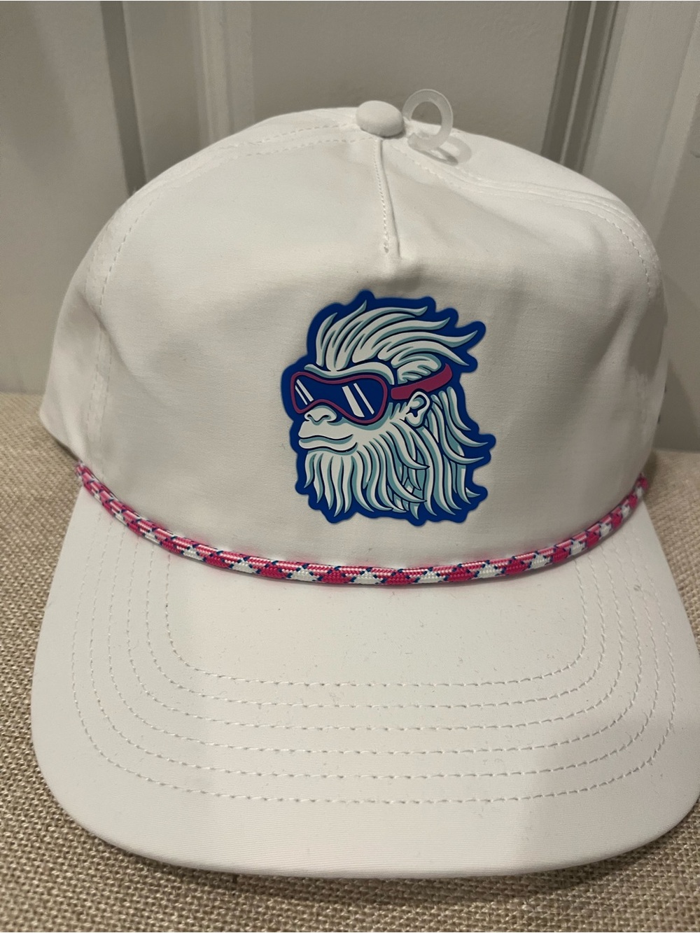 NWT WAGGLE MEN'S "SHRED WITH SASS" WHITE BASEBALL HAT